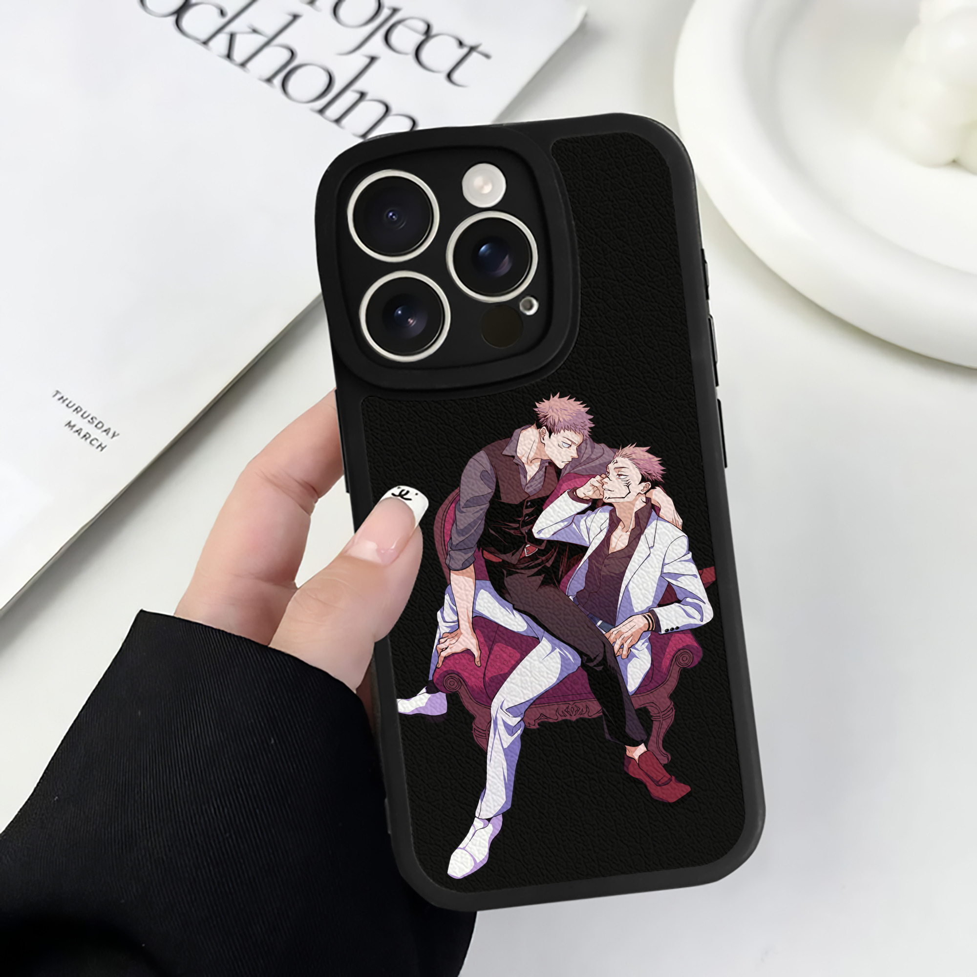 （画像用） 呪術廻戦 Jujutsu Kaisen 【iPhone 16シリーズ対応】シリコンスマホケース（レザー調） 材質：シリコン